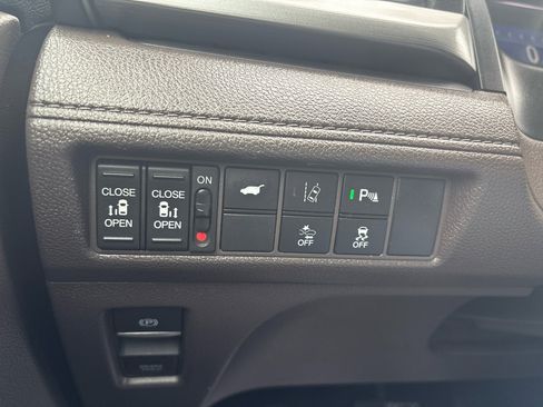 Used 2018 Honda Odyssey Touring image 19