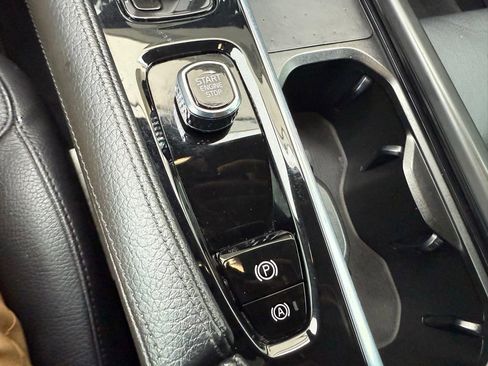 Used 2022 Volvo S90 B6 Momentum image 18