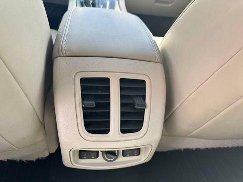 Used 2012 Ford Taurus Limited FWD image 20