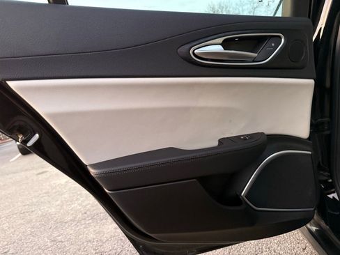 Used 2020 Alfa Romeo Giulia w/ Nero Edizione image 26