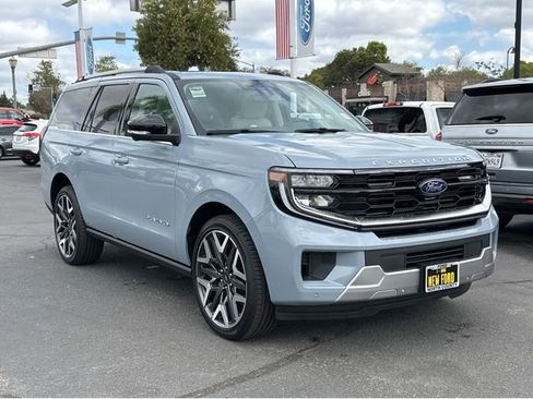 New 2026 Ford Expedition Platinum w/ Platinum Ultimate Package image 3