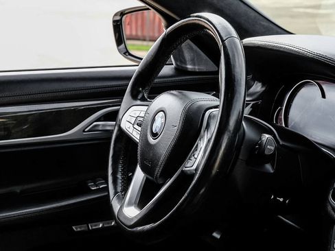 Used 2017 BMW 750i RWD image 17