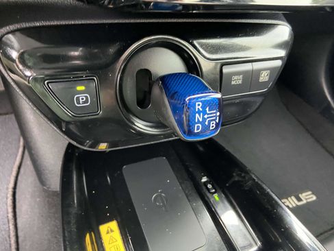 Used 2019 Toyota Prius Limited image 19
