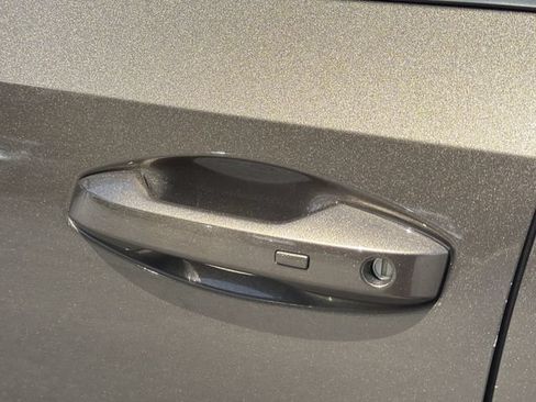 Used 2025 Nissan Kicks SR FWD image 15
