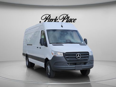 Used 2025 Mercedes-Benz Sprinter 3500 image 7