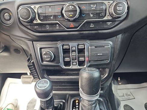 Used 2022 Jeep Wrangler Unlimited Sport image 33