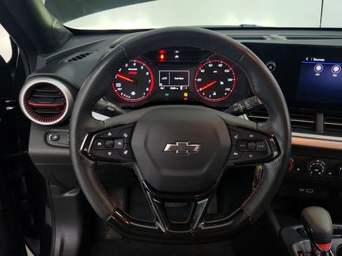 Used 2024 Chevrolet Trax RS FWD image 19