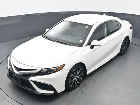 Used 2024 Toyota Camry SE image 39