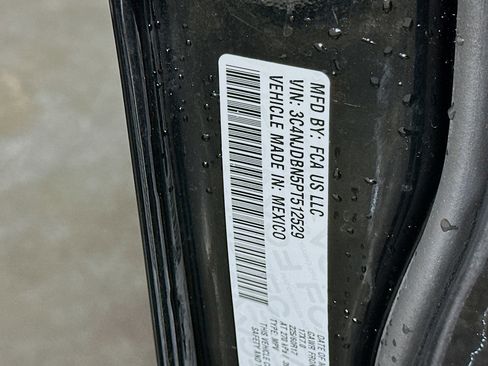 Used 2023 Jeep Compass Latitude image 12