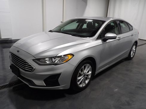 Used 2019 Ford Fusion SE FWD image 3