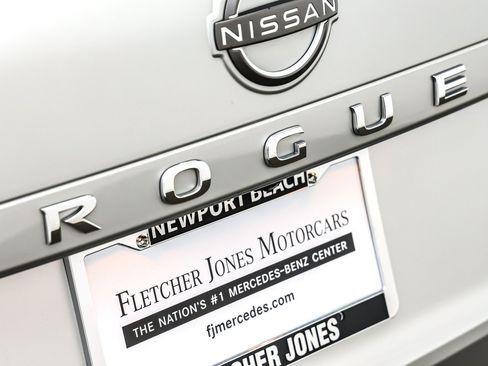 Used 2023 Nissan Rogue SV image 9