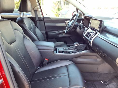 Certified 2023 Kia Sorento S FWD image 7