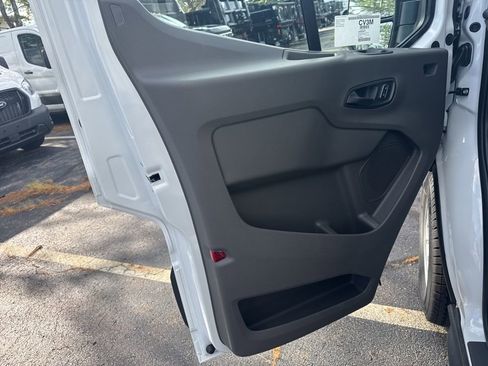 New 2025 Ford Transit 250 148 Medium Roof image 15