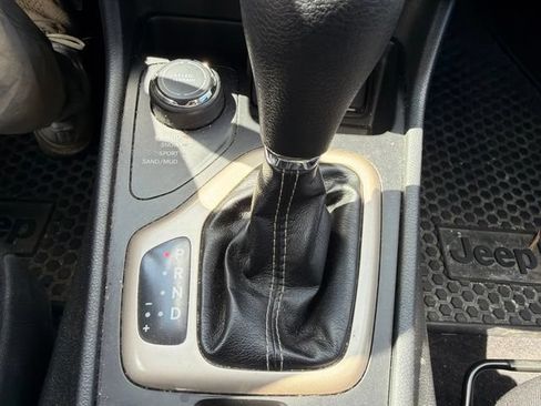 Used 2016 Jeep Cherokee Latitude w/ Comfort/Convenience Group AWD/4WD image 34