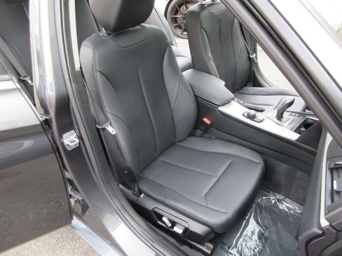 Used 2016 BMW 320i Sedan image 22