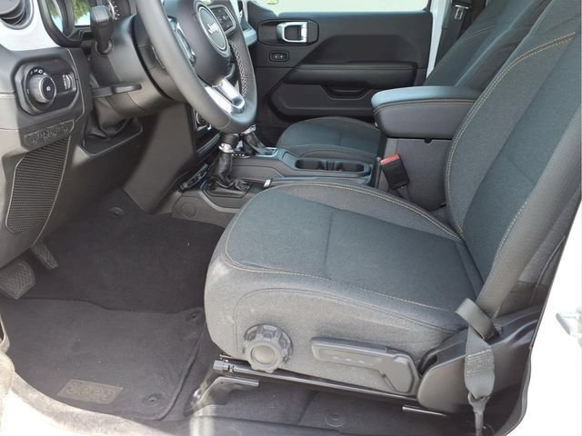Used 2025 Jeep Wrangler Unlimited Sahara AWD/4WD image 19