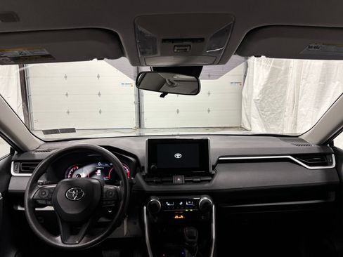 Used 2025 Toyota RAV4 LE AWD/4WD image 39