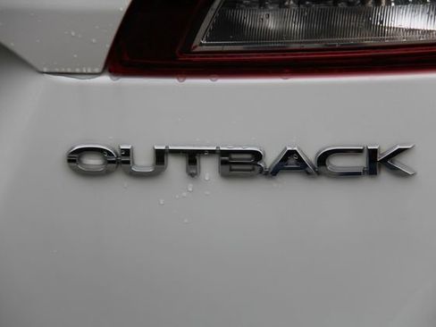 Used 2018 Subaru Outback 2.5i Limited AWD/4WD image 9