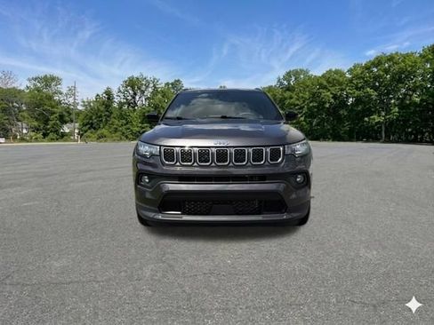 Used 2023 Jeep Compass Latitude AWD/4WD image 3