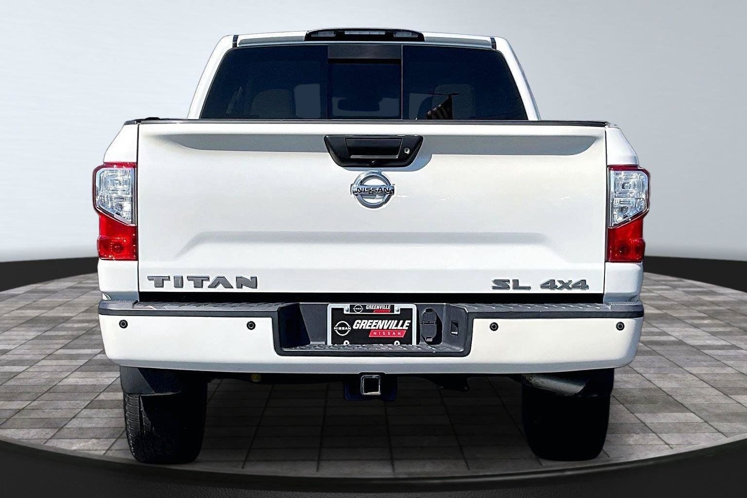 Used 2018 Nissan Titan SL w/ Chrome Package AWD/4WD image 5