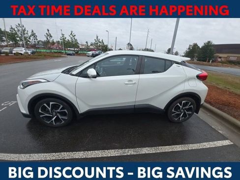 Used 2018 Toyota C-HR XLE image 5