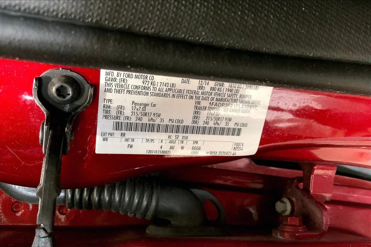 Used 2015 Ford Focus SE w/ Equipment Group 201A FWD image 8