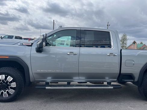 Used 2025 GMC Sierra 3500 Denali AWD/4WD image 7