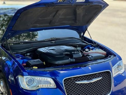 Used 2018 Chrysler 300 Limited AWD/4WD image 43