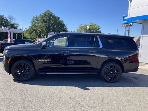 New 2025 Chevrolet Suburban Premier image 4