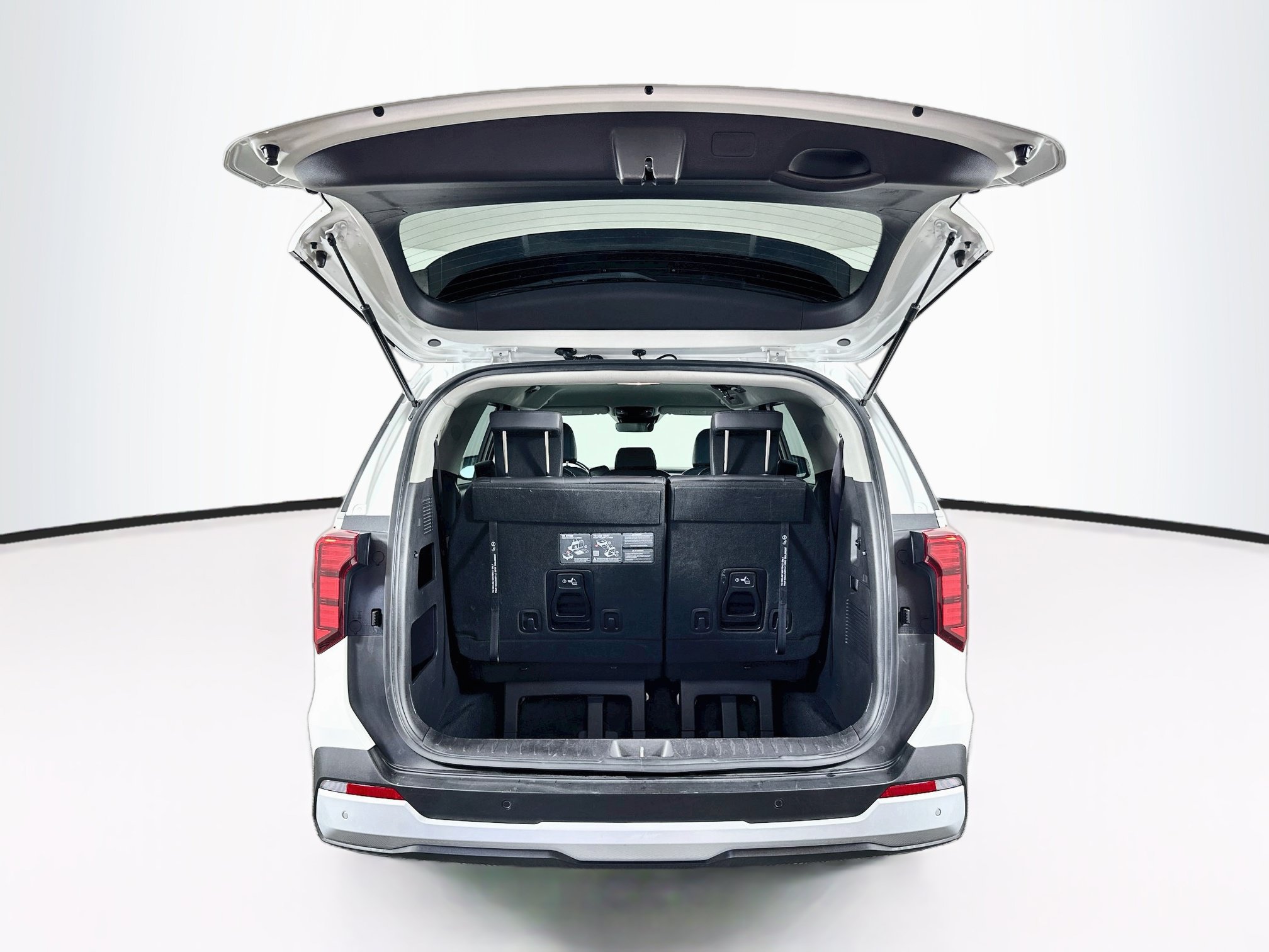 Used 2025 Kia Carnival FWD image 30