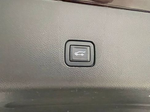 Used 2021 Chevrolet Traverse LT AWD/4WD image 13