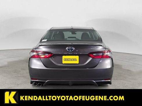 Used 2022 Toyota Camry SE FWD image 6