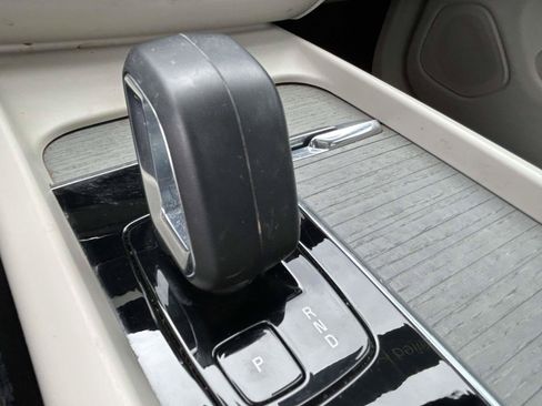 Certified 2024 Volvo XC60 B5 Plus w/ Climate Package AWD/4WD image 29