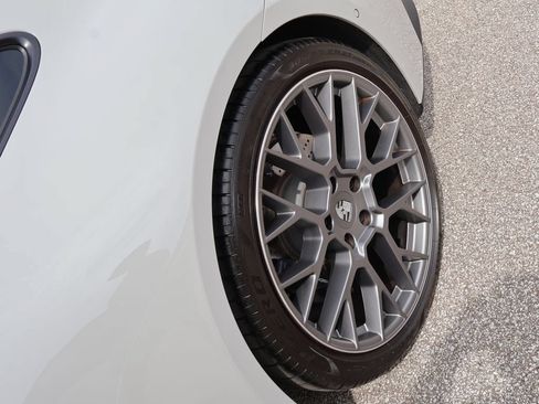 Certified 2025 Porsche 911 Carrera RWD image 36