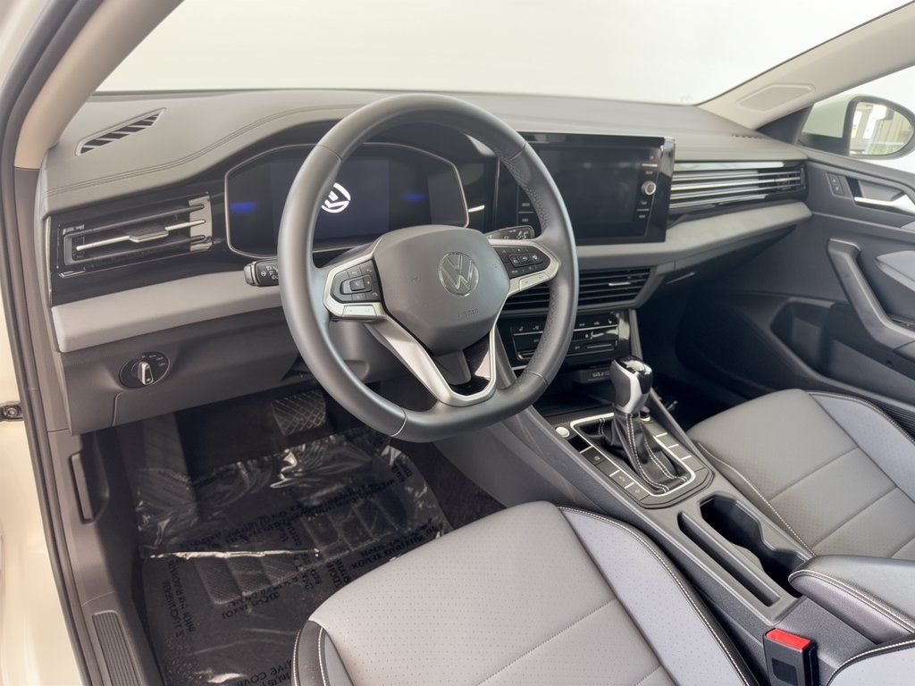 Certified 2026 Volkswagen Jetta SE FWD image 4