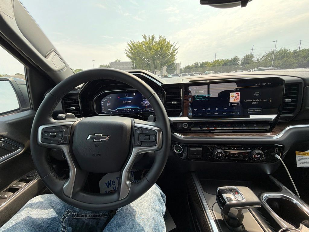 Used 2023 Chevrolet Silverado 1500 LT Trail Boss w/ Convenience Package II AWD/4WD image 24