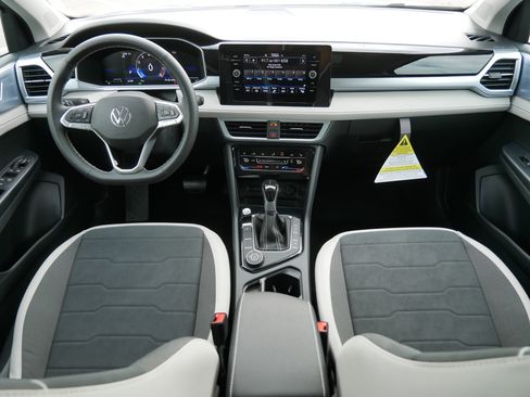 New 2025 Volkswagen Taos SE image 9