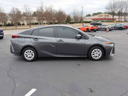 Used 2020 Toyota Prius Prime XLE image 11