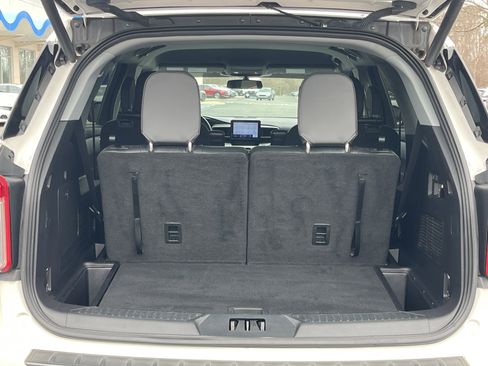 Used 2022 Ford Explorer XLT w/ Equipment Group 202A image 26