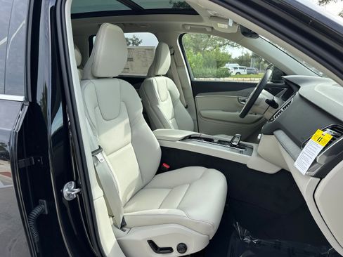Used 2025 Volvo XC90 B6 Plus w/ Protection Package Premier image 8