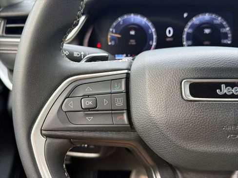 Certified 2023 Jeep Grand Cherokee Laredo AWD/4WD image 19