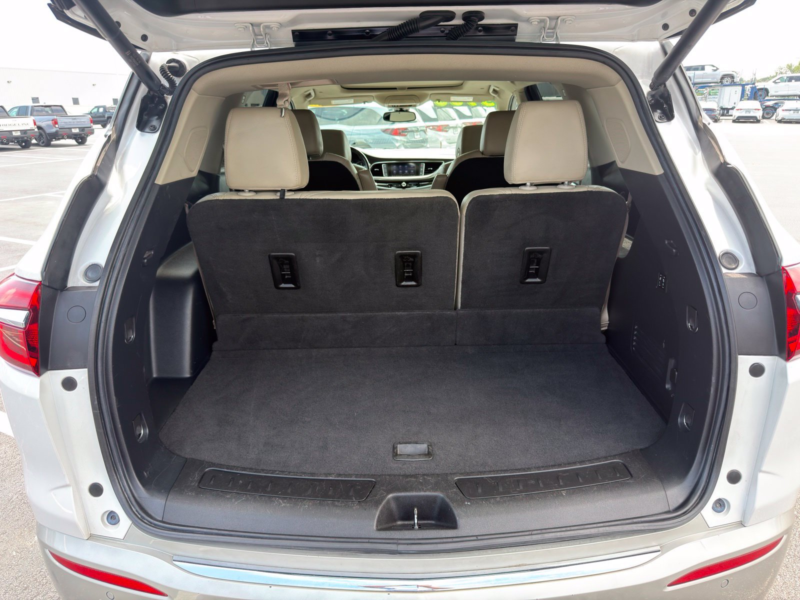 Used 2020 Buick Enclave Premium w/ Sun and Sites Package FWD image 31