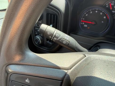 Used 2019 Chevrolet Silverado 1500 Custom w/ Custom Convenience Package AWD/4WD image 30