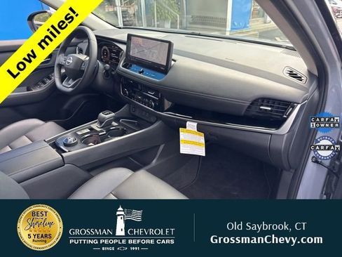 Used 2025 Nissan Rogue SL AWD/4WD image 27