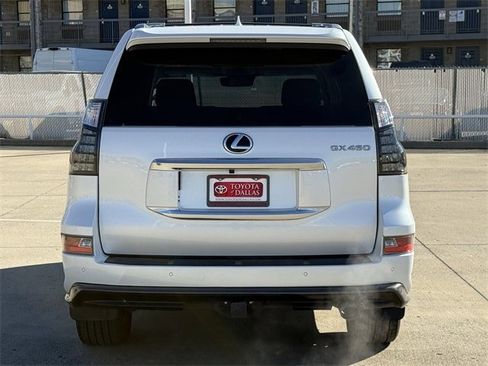 Used 2023 Lexus GX 460 Premium w/ Accessory Package image 5