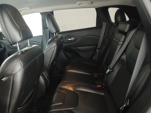 Certified 2019 Jeep Cherokee Latitude Plus image 18