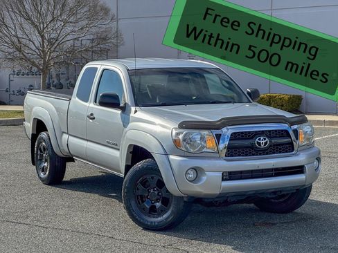 Used 2011 Toyota Tacoma w/ SR5 Pkg #2 image 2