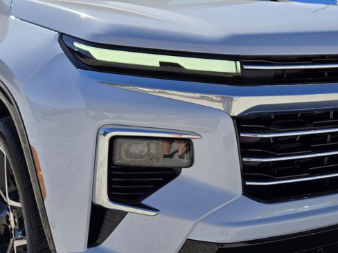 New 2026 Chevrolet Traverse High Country image 3