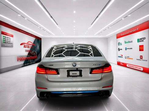 Used 2018 BMW 530e xDrive w/ Premium Package 2 AWD/4WD image 6