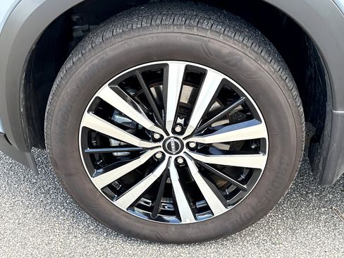 Certified 2025 Nissan Pathfinder Platinum image 24